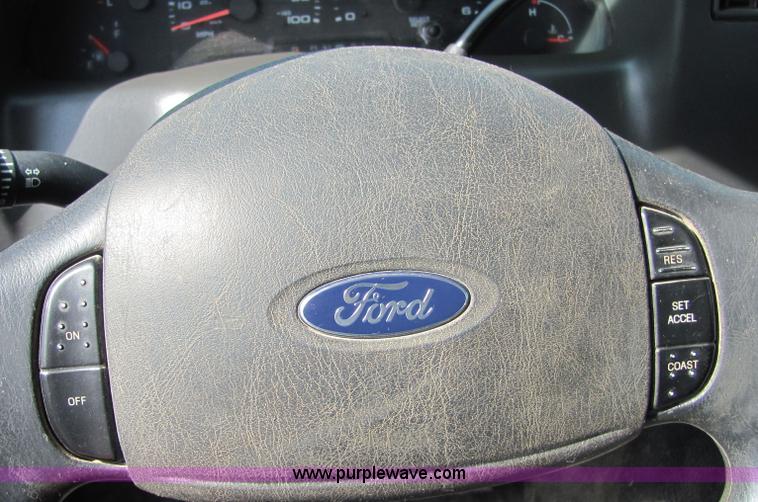 image for item 6034 2004 Ford F250 Super Duty pickup