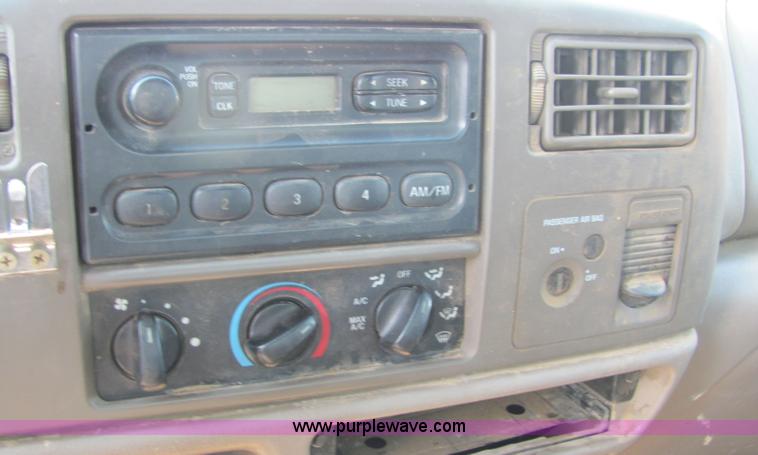 image for item 6035 2004 Ford F250 Super Duty pickup