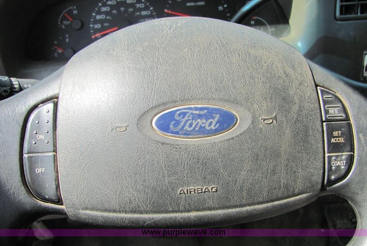 image for item 6035 2004 Ford F250 Super Duty pickup