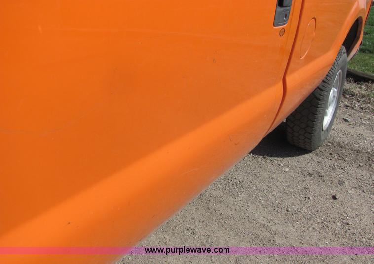image for item 6035 2004 Ford F250 Super Duty pickup