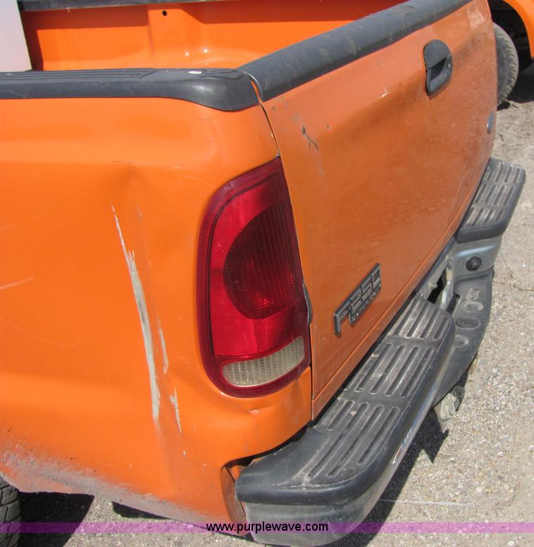 image for item 6035 2004 Ford F250 Super Duty pickup
