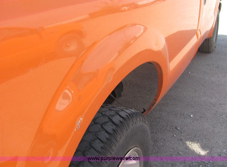 image for item 6035 2004 Ford F250 Super Duty pickup