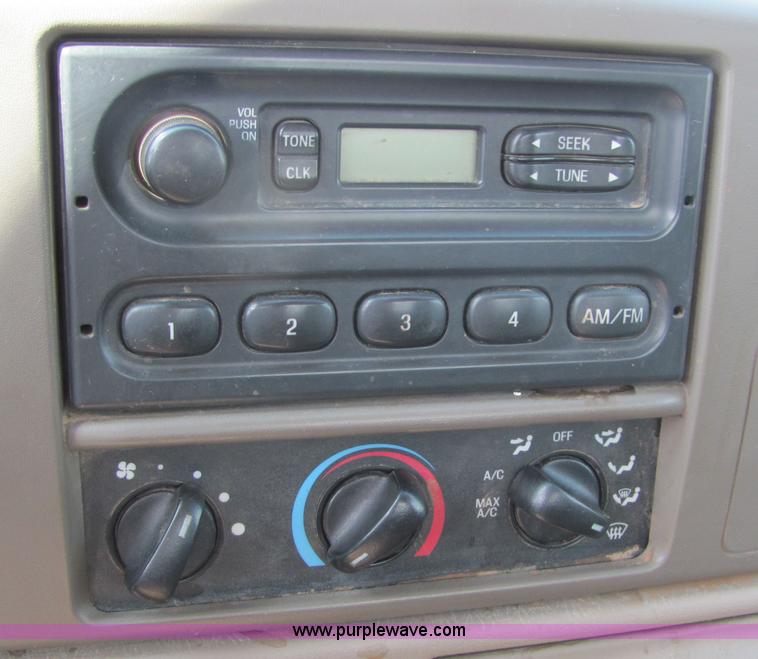 image for item 6036 2004 Ford F250 Super Duty pickup