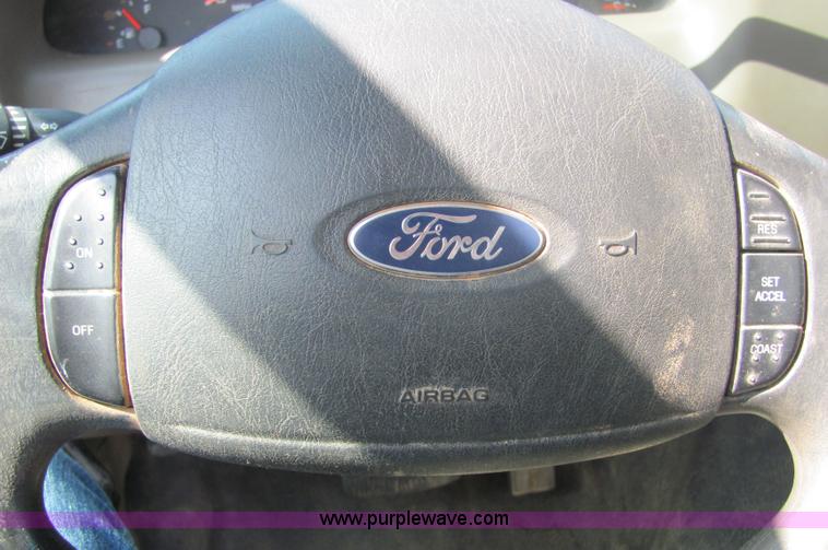 image for item 6036 2004 Ford F250 Super Duty pickup