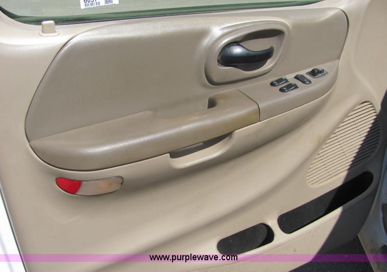 image for item 6037 2002 Ford F150 pickup