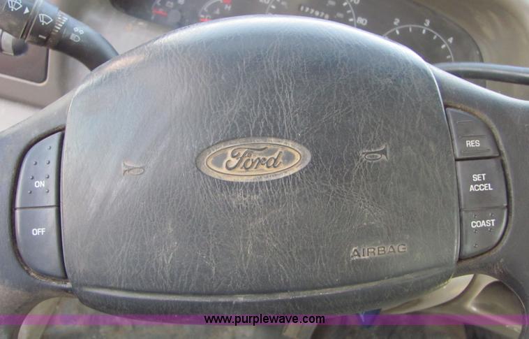 image for item 6038 2001 Ford F350 Super Duty pickup