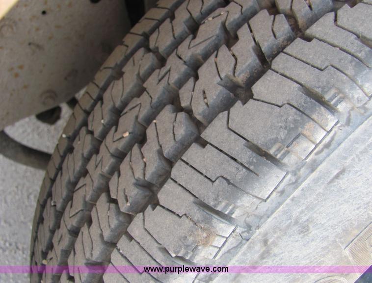 image for item 6038 2001 Ford F350 Super Duty pickup