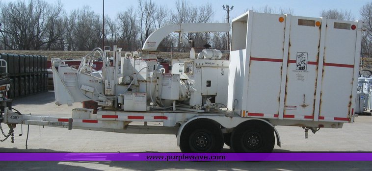 image for item 6051 2000 Brush Bandit CB-90XP wood chipper