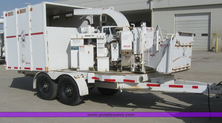 image for item 6051 2000 Brush Bandit CB-90XP wood chipper