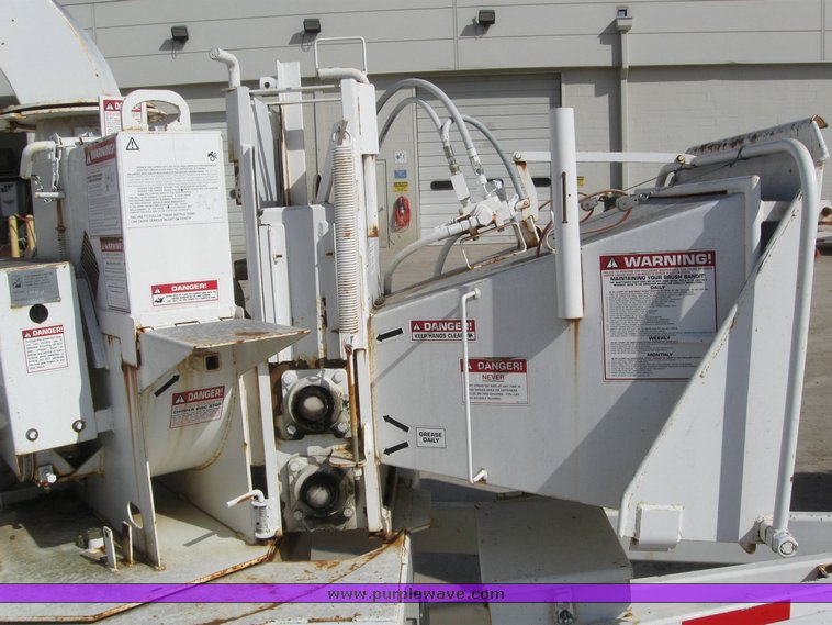 image for item 6051 2000 Brush Bandit CB-90XP wood chipper