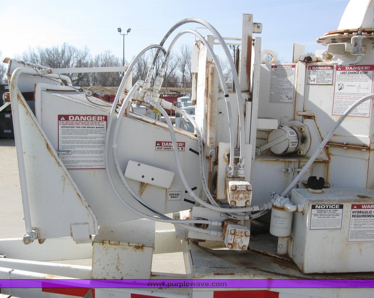 image for item 6051 2000 Brush Bandit CB-90XP wood chipper