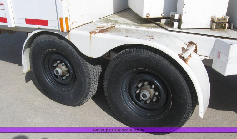 image for item 6051 2000 Brush Bandit CB-90XP wood chipper