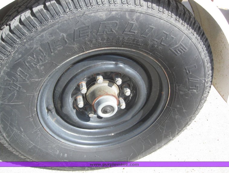 image for item 6051 2000 Brush Bandit CB-90XP wood chipper