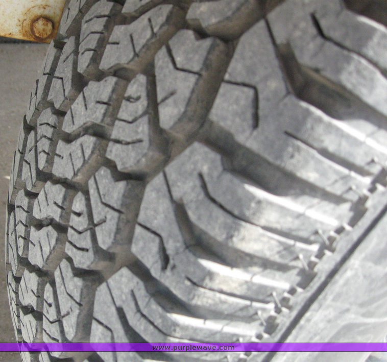 image for item 6051 2000 Brush Bandit CB-90XP wood chipper