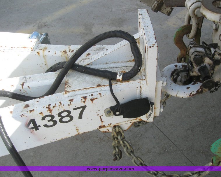 image for item 6051 2000 Brush Bandit CB-90XP wood chipper