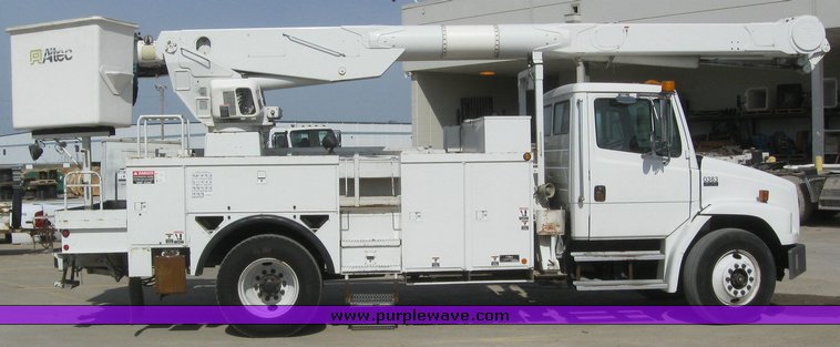 image for item 6052 2000 Freightliner FL70 boom truck