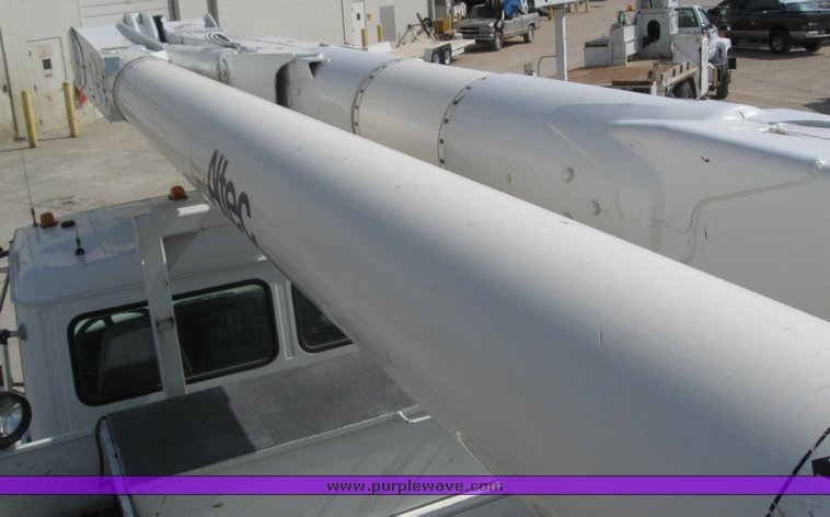 image for item 6052 2000 Freightliner FL70 boom truck