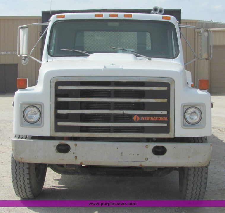 image for item 6066 1987 International Series S1954 truck