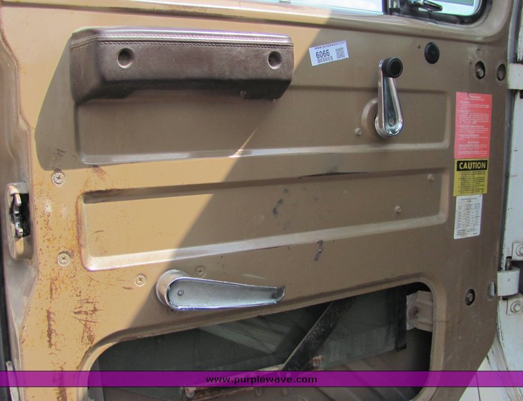 image for item 6066 1987 International Series S1954 truck