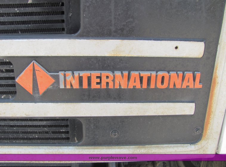 image for item 6066 1987 International Series S1954 truck