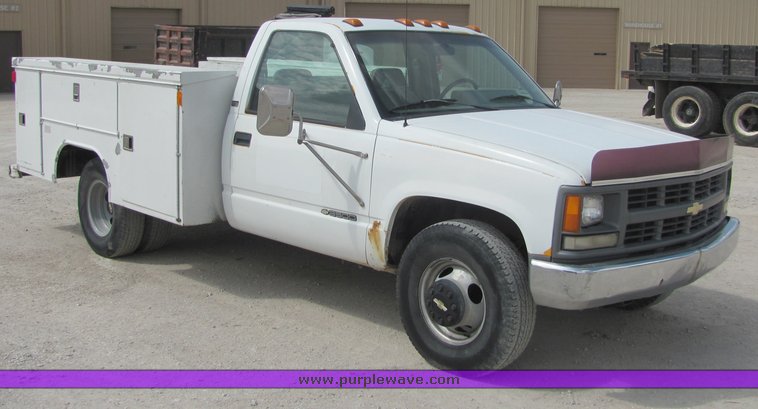 image for item 6067 1994 Chevrolet C3500 pickup