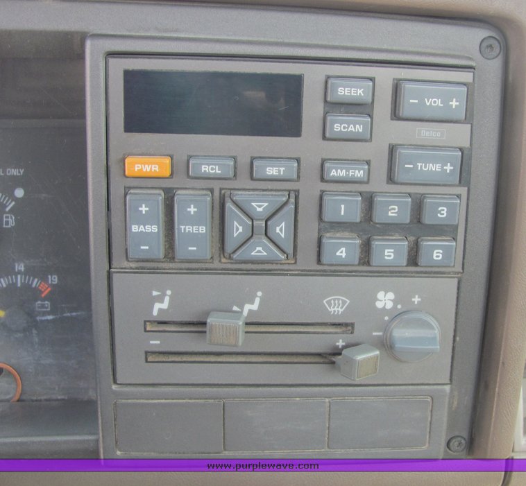 image for item 6067 1994 Chevrolet C3500 pickup