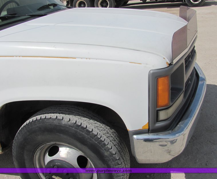 image for item 6067 1994 Chevrolet C3500 pickup