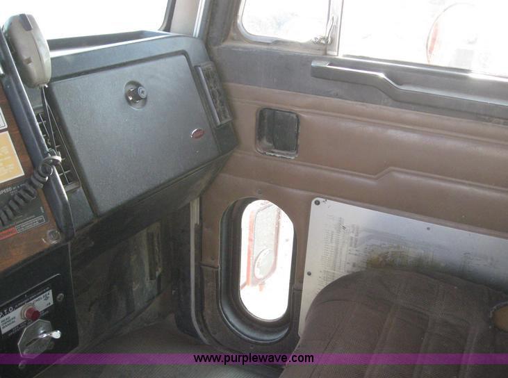 image for item 6164 1990 Peterbilt Conventional 378 dump truck