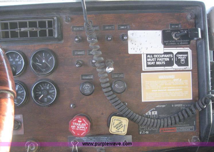 image for item 6164 1990 Peterbilt Conventional 378 dump truck