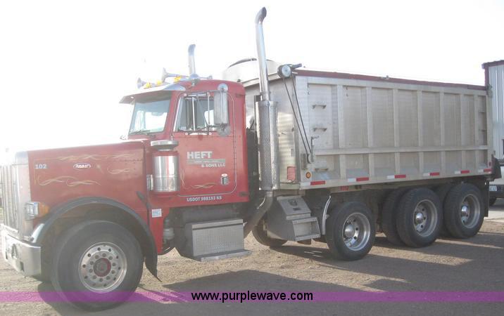 image for item 6166 1992 Peterbilt Conventional 379 dump truck