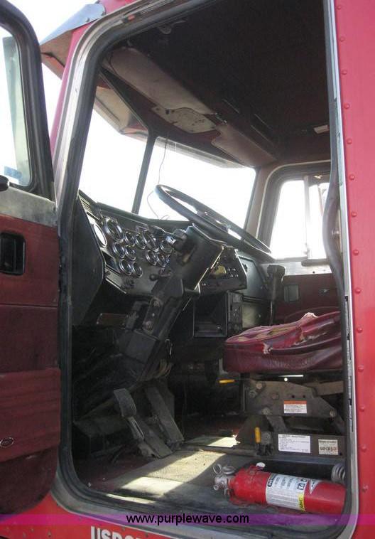 image for item 6166 1992 Peterbilt Conventional 379 dump truck