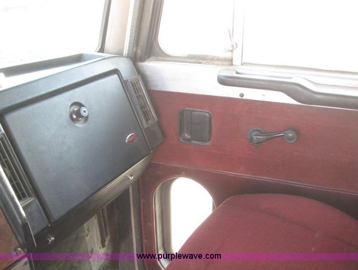 image for item 6166 1992 Peterbilt Conventional 379 dump truck