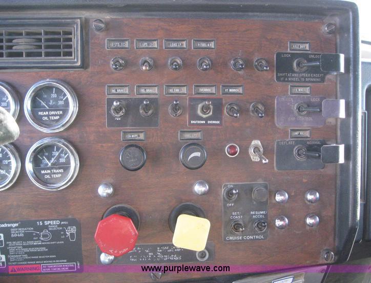 image for item 6166 1992 Peterbilt Conventional 379 dump truck