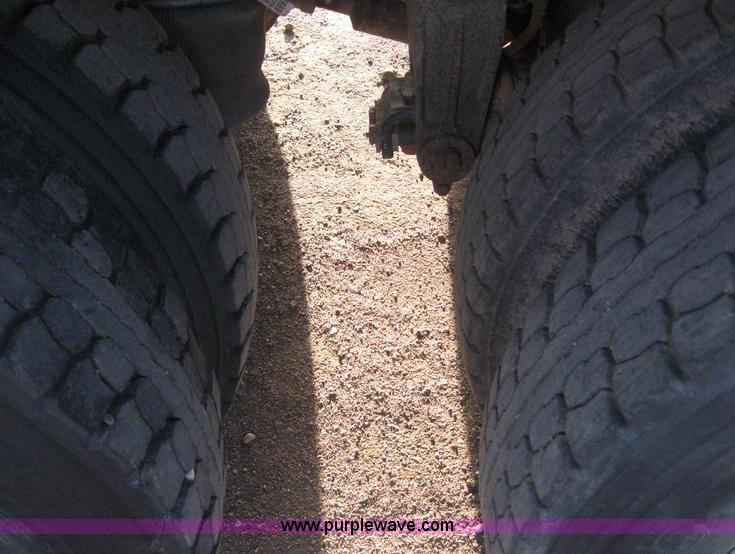 image for item 6166 1992 Peterbilt Conventional 379 dump truck