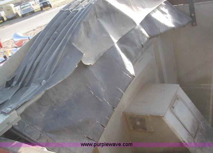 image for item 6166 1992 Peterbilt Conventional 379 dump truck