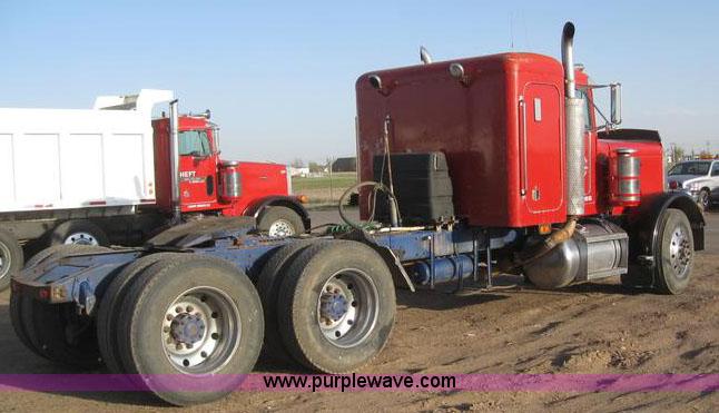image for item 6167 1985 Peterbilt Conventional 359 semi tractor