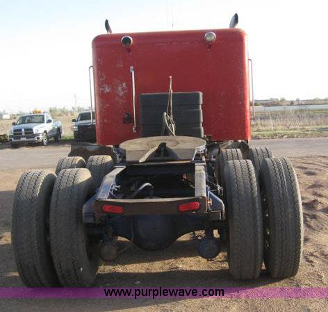 image for item 6167 1985 Peterbilt Conventional 359 semi tractor