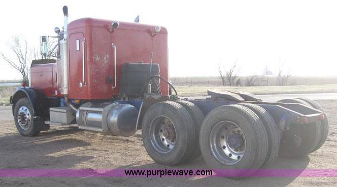 image for item 6167 1985 Peterbilt Conventional 359 semi tractor