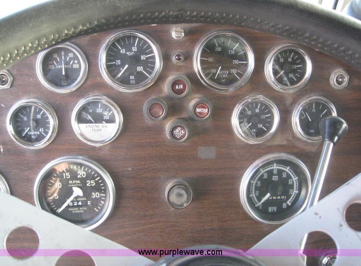 image for item 6167 1985 Peterbilt Conventional 359 semi tractor