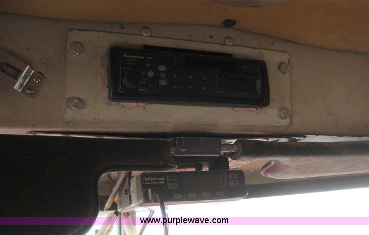 image for item 6167 1985 Peterbilt Conventional 359 semi tractor