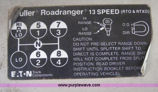 image for item 6167 1985 Peterbilt Conventional 359 semi tractor