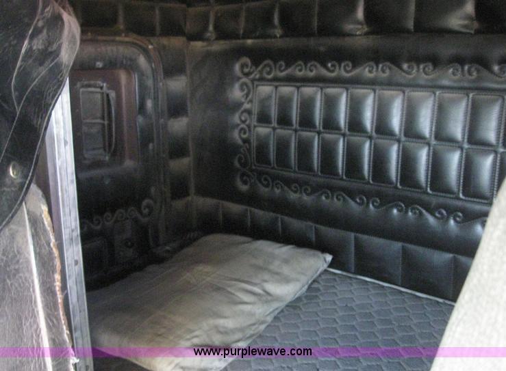 image for item 6167 1985 Peterbilt Conventional 359 semi tractor