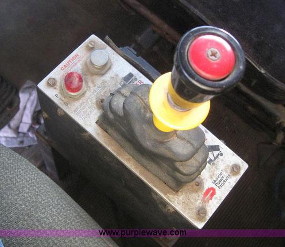 image for item 6167 1985 Peterbilt Conventional 359 semi tractor