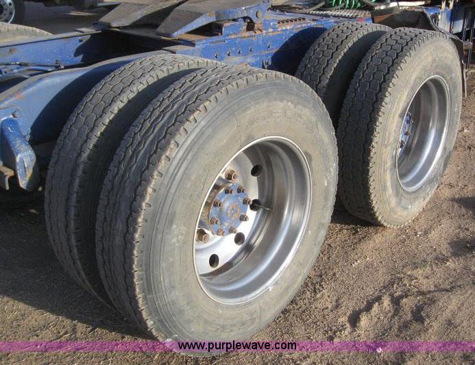 image for item 6167 1985 Peterbilt Conventional 359 semi tractor