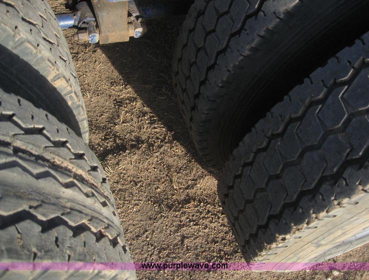 image for item 6167 1985 Peterbilt Conventional 359 semi tractor