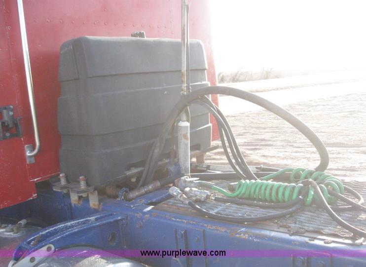 image for item 6167 1985 Peterbilt Conventional 359 semi tractor