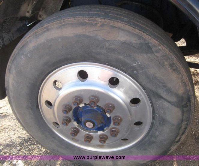 image for item 6167 1985 Peterbilt Conventional 359 semi tractor