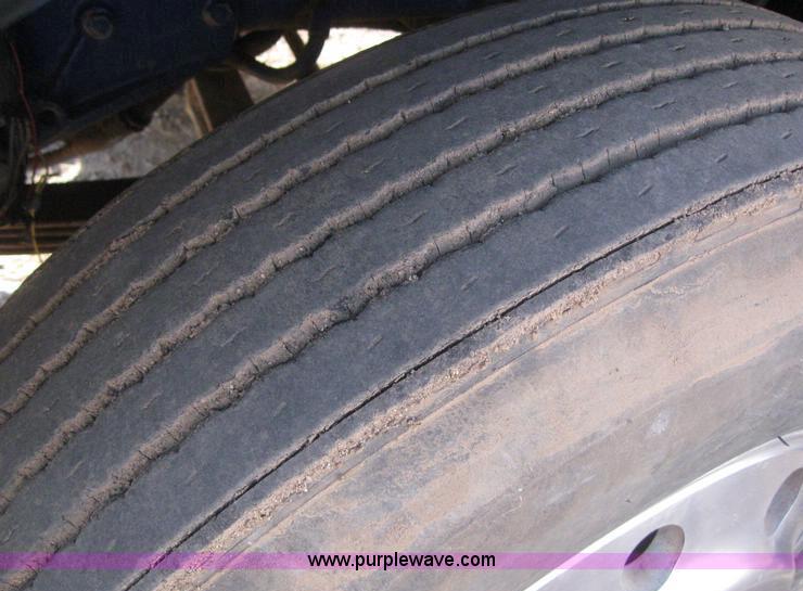 image for item 6167 1985 Peterbilt Conventional 359 semi tractor