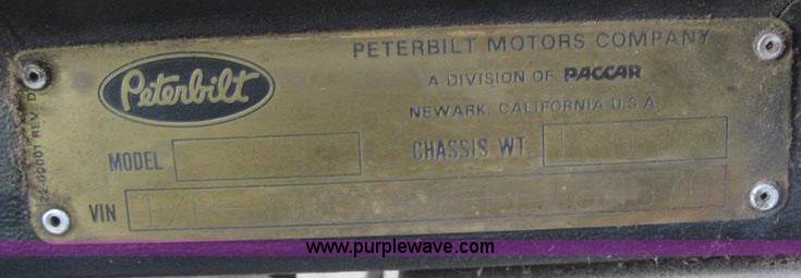 image for item 6167 1985 Peterbilt Conventional 359 semi tractor