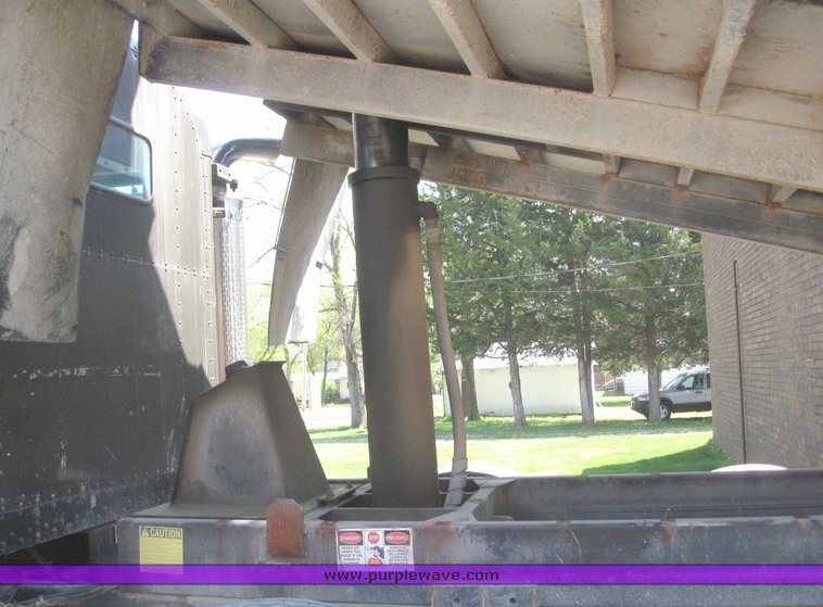 image for item 6182 1999 Peterbilt Conventional 379 dump truck